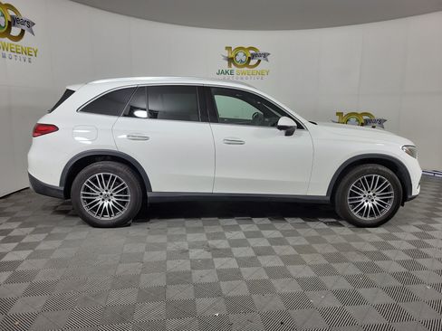 Used 2025 Mercedes-Benz GLC 300 4MATIC image 4