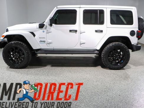 Used 2023 Jeep Wrangler Unlimited Sahara w/ Cold Weather Group AWD/4WD image 11