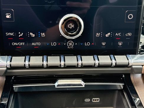 New 2026 GMC Yukon Denali Ultimate AWD/4WD image 24