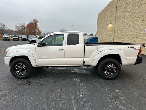 Used 2013 Toyota Tacoma 4x4 Access Cab V6 image 2