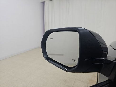 Used 2025 Chevrolet Traverse LT image 31