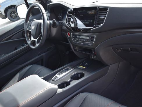 Used 2024 Honda Passport TrailSport image 16