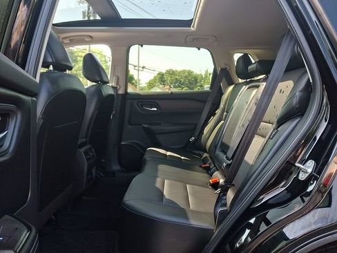 Used 2025 Nissan Rogue SV w/ SV Premium Package AWD/4WD image 11