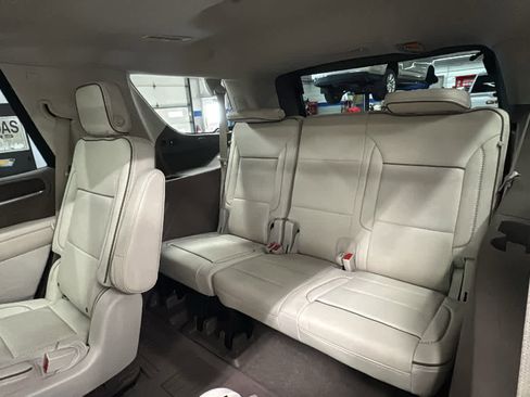 Used 2021 GMC Yukon Denali w/ Denali Premium Package image 28