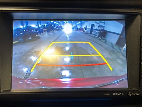 Used 2018 Toyota RAV4 XLE FWD image 17