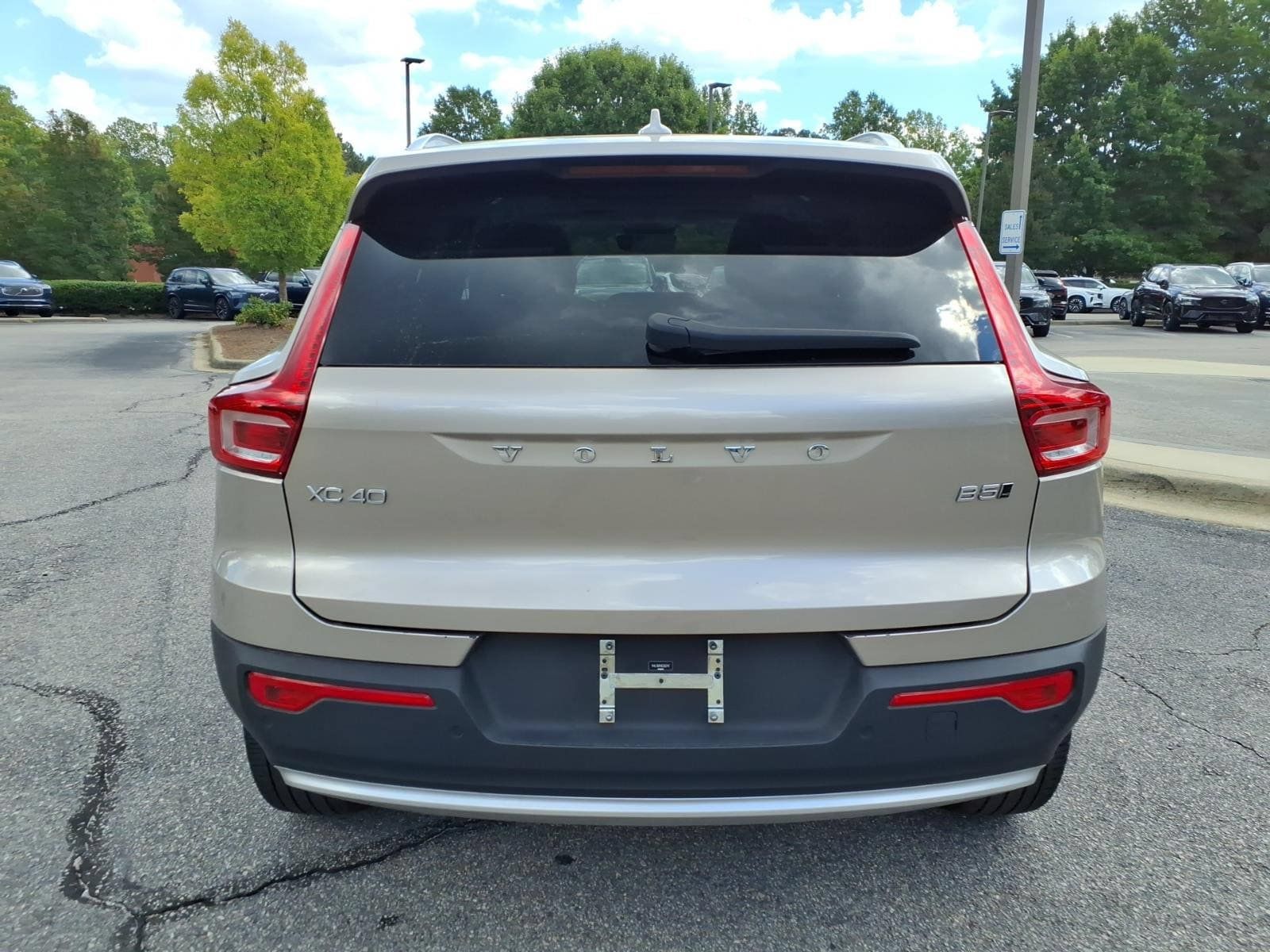 Certified 2024 Volvo XC40 B5 Ultimate w/ Protection Package Premier AWD/4WD image 4