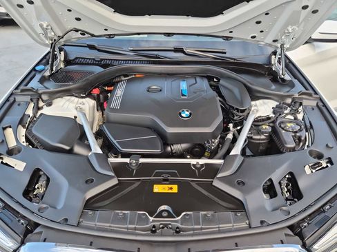 Used 2021 BMW 530e w/ Premium Package image 13