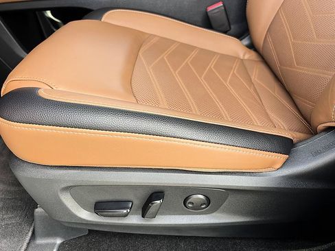 Certified 2025 Nissan Pathfinder Platinum w/ Cargo Package FWD image 24