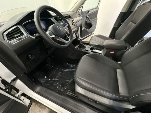 Certified 2023 Volkswagen Tiguan SE image 16