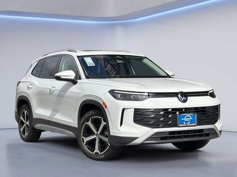 New 2026 Volkswagen Tiguan SE image 1