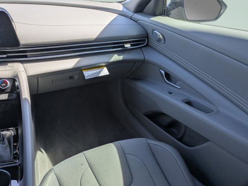Used 2025 Hyundai Elantra SEL image 15