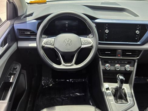 Used 2022 Volkswagen Taos SE FWD image 13