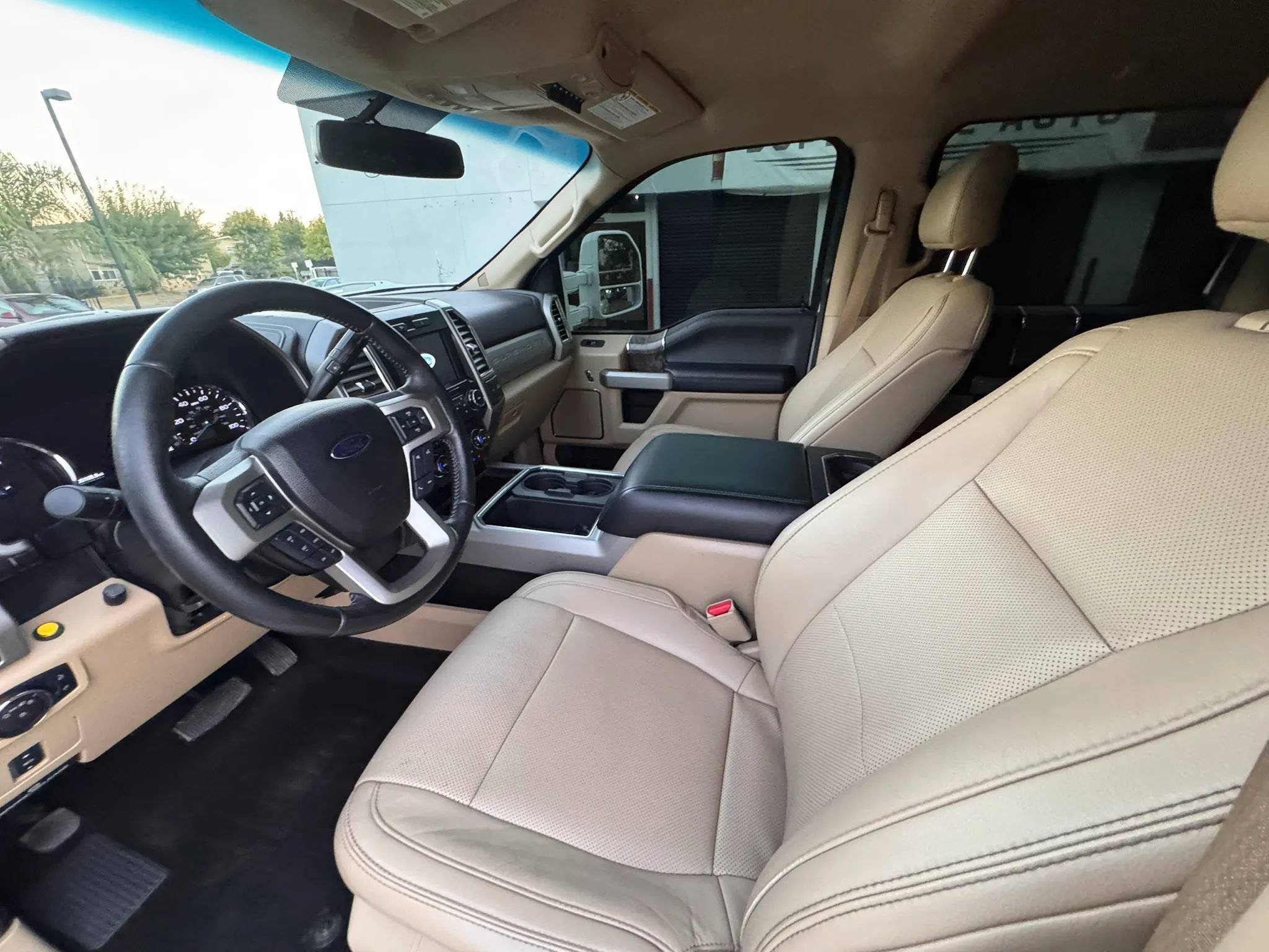 Used 2017 Ford F350 Lariat w/ Lariat Value Package AWD/4WD image 10