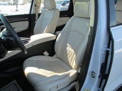 Used 2023 Buick Enclave Avenir image 18