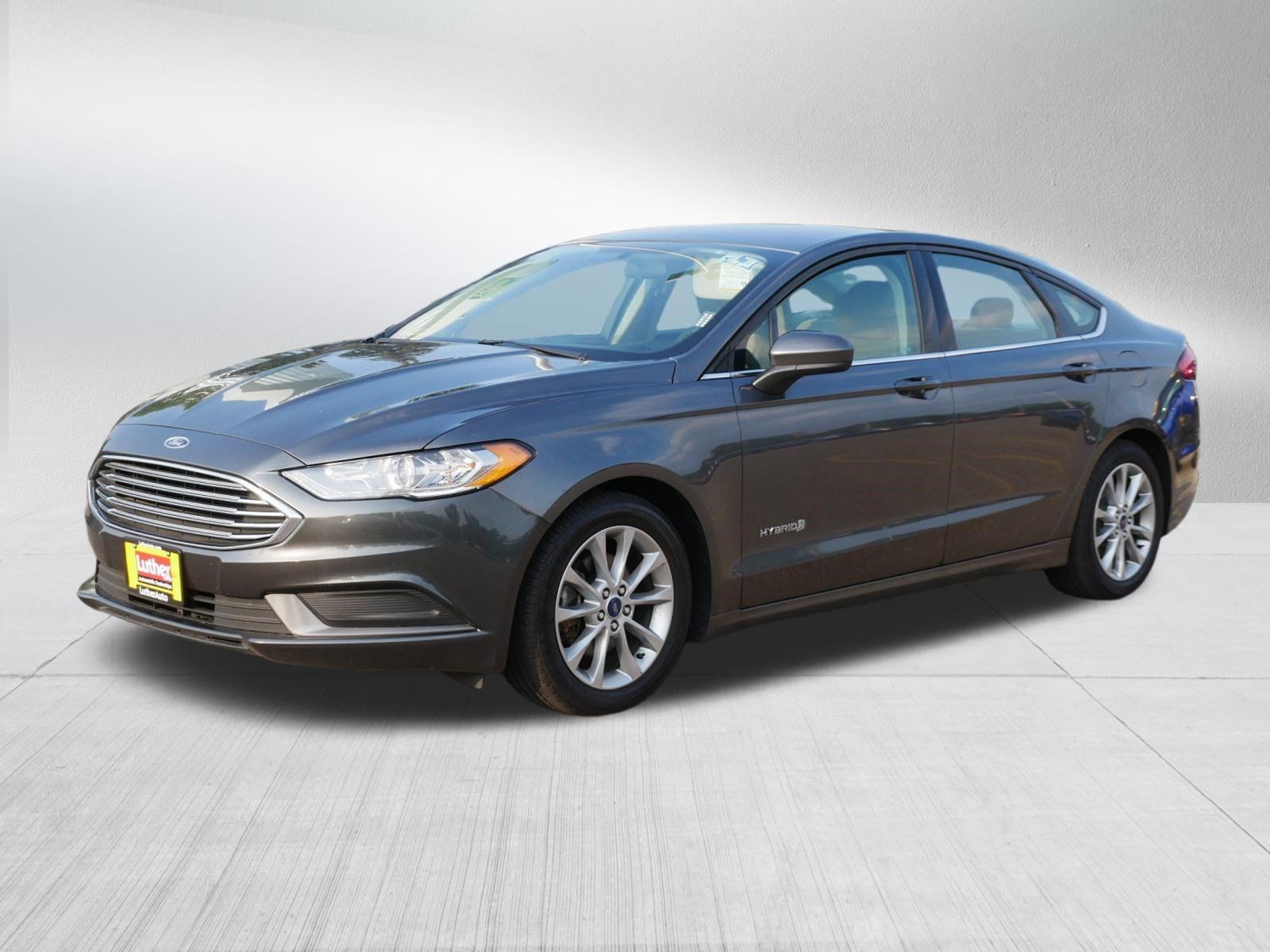 Used 2017 Ford Fusion SE FWD image 3