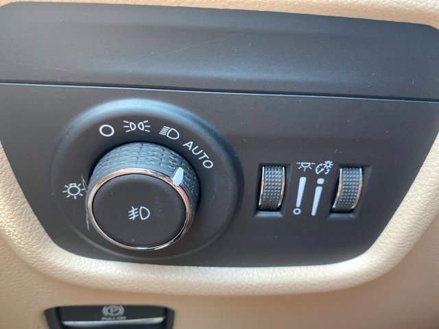 Used 2025 Jeep Grand Cherokee Limited RWD image 20