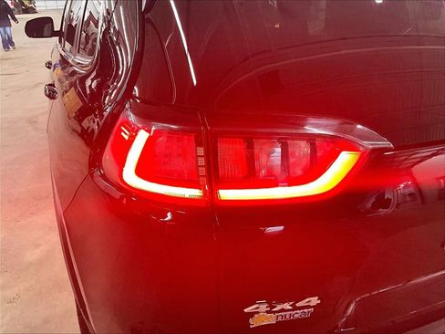 Used 2021 Jeep Cherokee Limited image 31