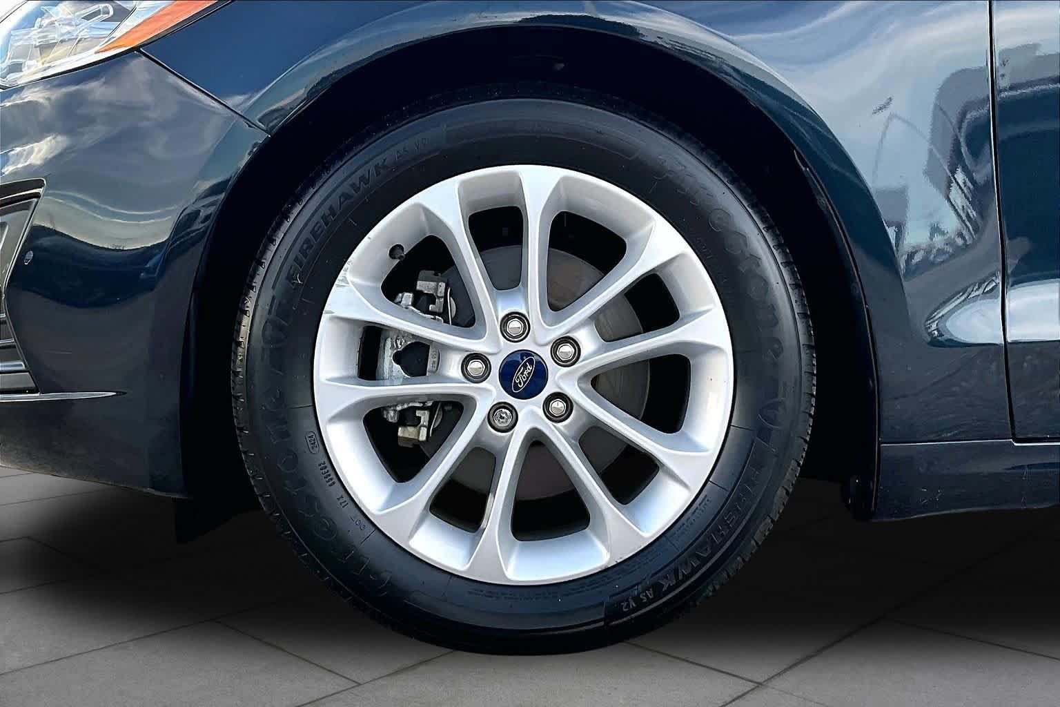Used 2020 Ford Fusion SE FWD image 11