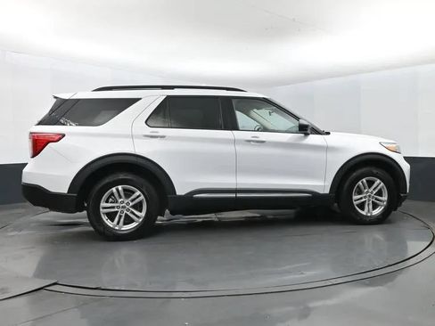 Used 2024 Ford Explorer XLT w/ Equipment Group 202A AWD/4WD image 3