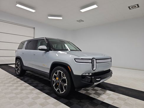 Used 2023 Rivian R1S Adventure image 7