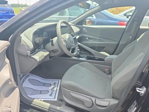 Used 2023 Hyundai Elantra SEL FWD image 12