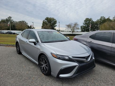 Used 2023 Toyota Camry SE image 6