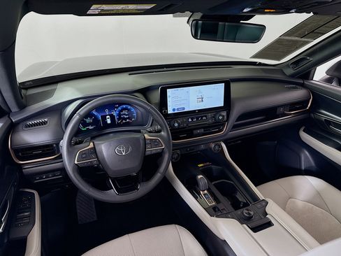 Used 2025 Toyota Grand Highlander AWD Hybrid image 22