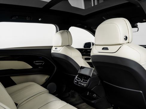 Used 2023 Bentley Bentayga Extended Wheelbase image 53