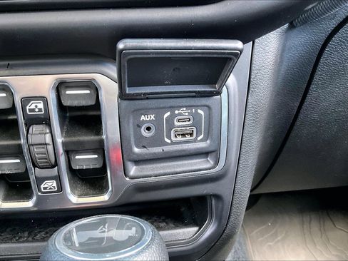 Used 2023 Jeep Wrangler Unlimited Sport AWD/4WD image 21