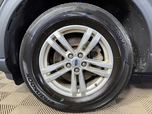 Used 2023 Ford Explorer XLT w/ Equipment Group 202A AWD/4WD image 18