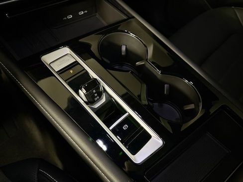 Used 2025 Volkswagen Atlas SEL image 34