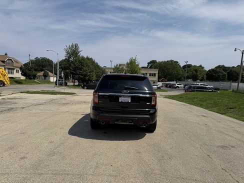 Used 2014 Ford Explorer XLT w/ Equipment Group 202A AWD/4WD image 6