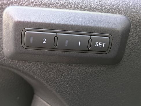 Used 2021 Nissan Titan PRO-4X w/ Pro-4x Convenience Package image 15