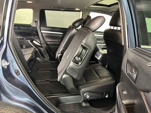 Used 2018 Toyota Highlander XLE image 27