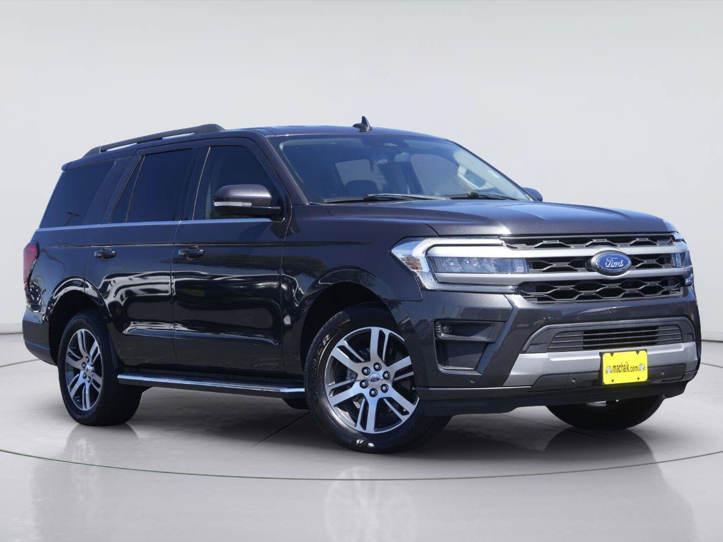 Used 2022 Ford Expedition XLT RWD image 2