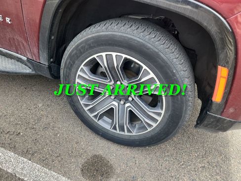 Used 2022 Jeep Wagoneer Series III AWD/4WD image 3