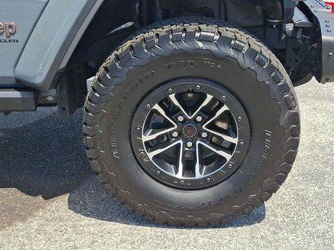 Used 2025 Jeep Wrangler Unlimited Rubicon AWD/4WD image 8
