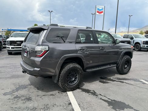 Used 2021 Toyota 4Runner SR5 Premium w/ Moonroof Package AWD/4WD image 8