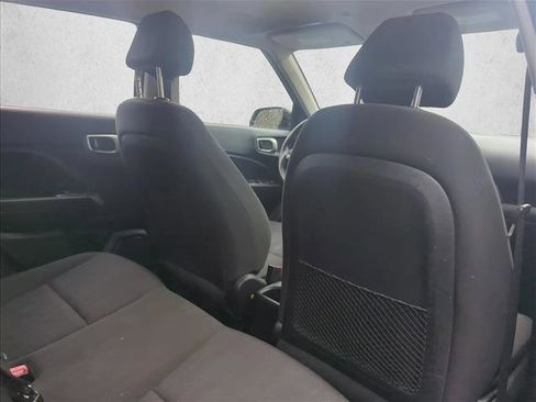 Used 2022 Hyundai Venue SE image 24