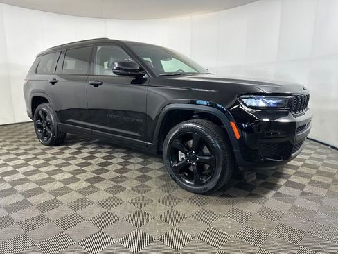 Used 2023 Jeep Grand Cherokee L Laredo AWD/4WD image 2