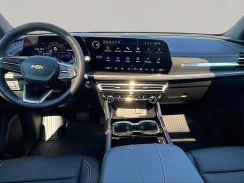 New 2026 Chevrolet Traverse LT w/ Sun and Wheel Package AWD/4WD image 5