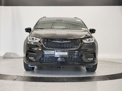 New 2026 Chrysler Pacifica Limited w/ S Appearance Package AWD/4WD image 47