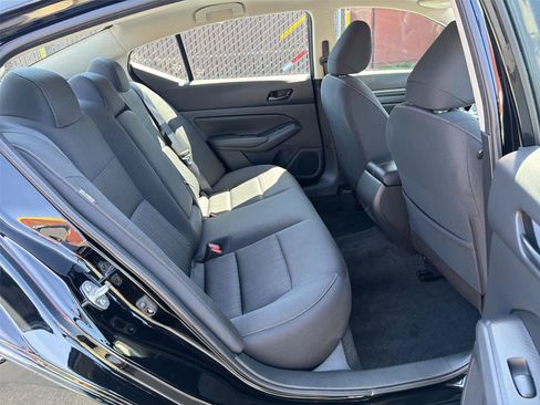 Used 2025 Nissan Altima 2.5 SV FWD image 14