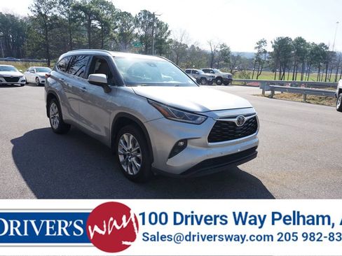 Used 2022 Toyota Highlander Limited image 1