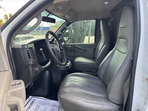 Used 2016 Chevrolet Express 2500 RWD image 12
