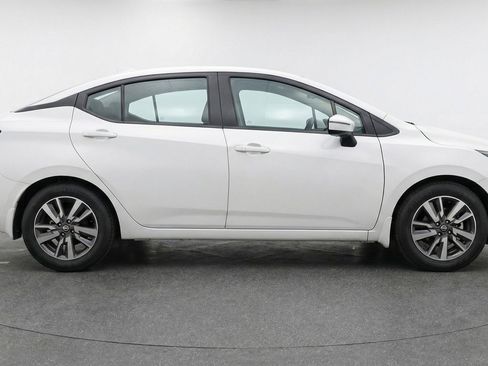 Used 2025 Nissan Versa SV FWD image 11