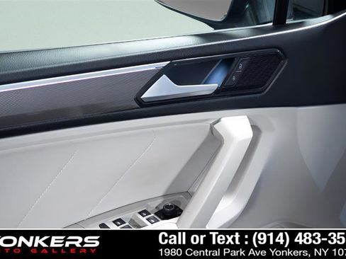 Used 2022 Volkswagen Tiguan SE R-Line image 48