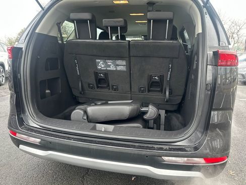 Used 2023 Kia Carnival LX image 16