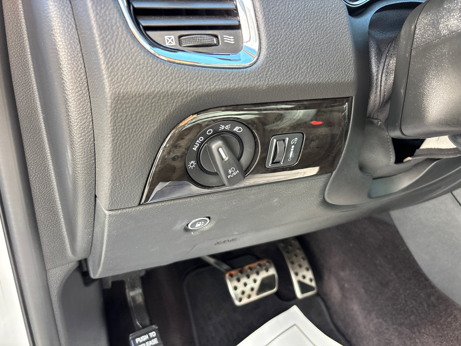 Used 2016 Dodge Durango Citadel w/ Technology Group RWD image 13