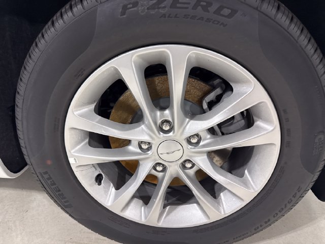 New 2027 Chrysler Pacifica Select w/ Family Tech Group AWD/4WD image 5